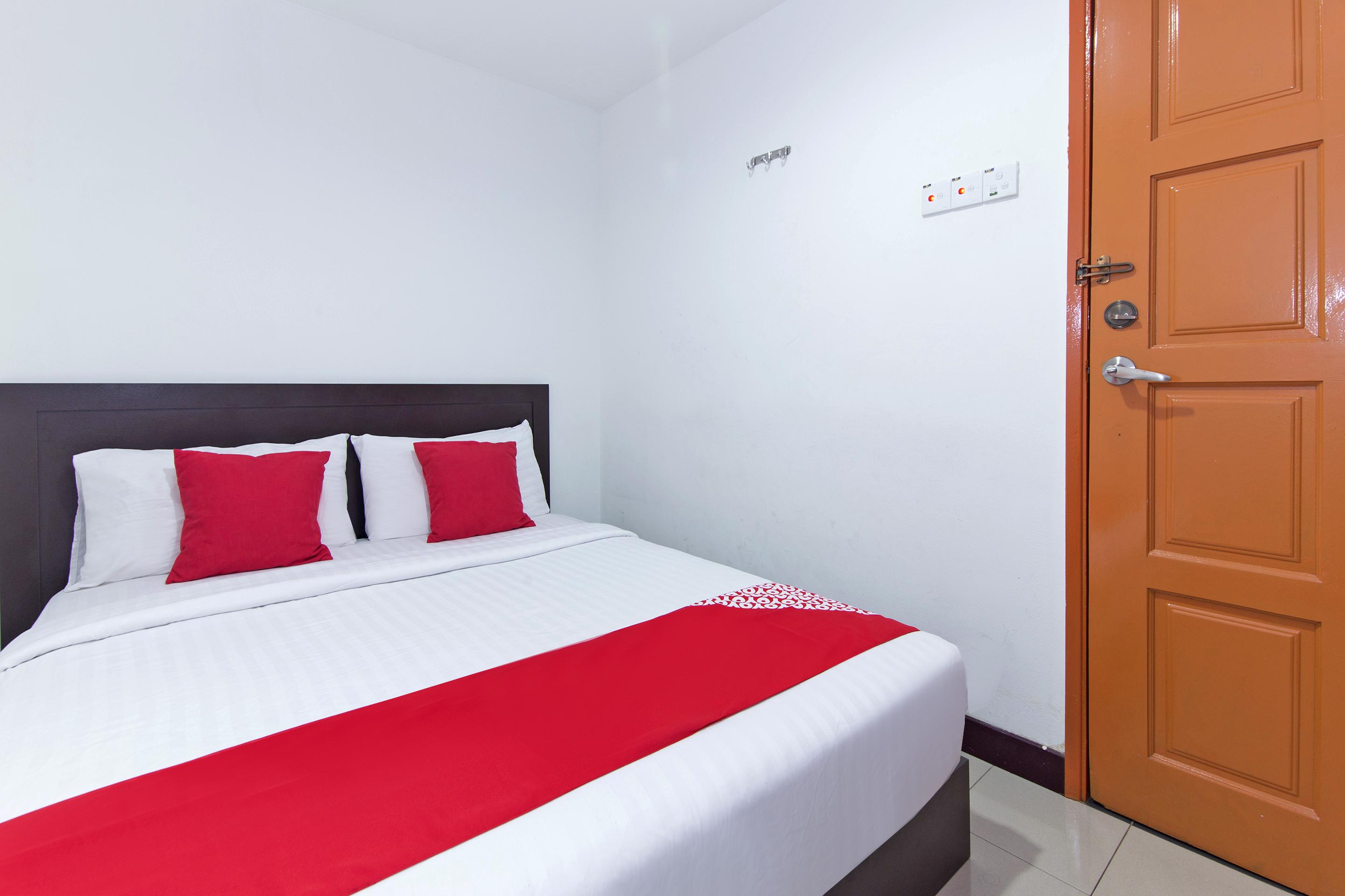 Super Oyo 321 D'elegant Hotel