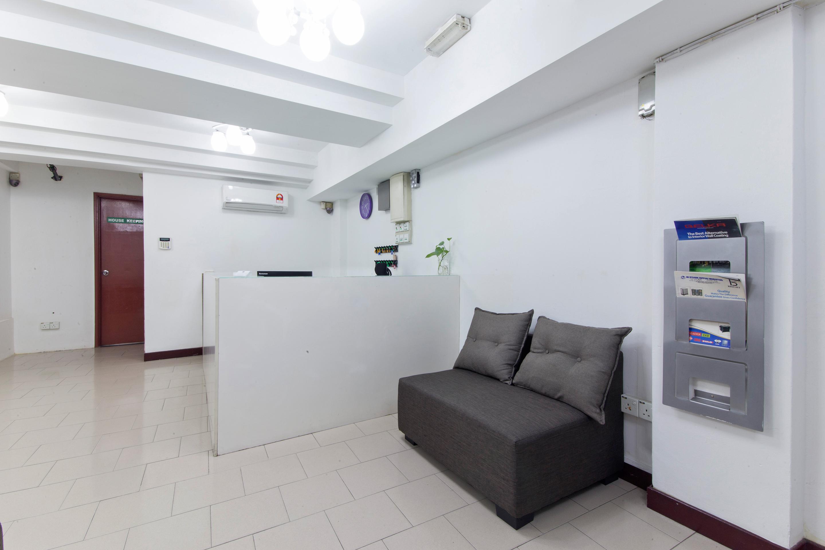 Super Oyo 321 D'elegant Hotel 2*