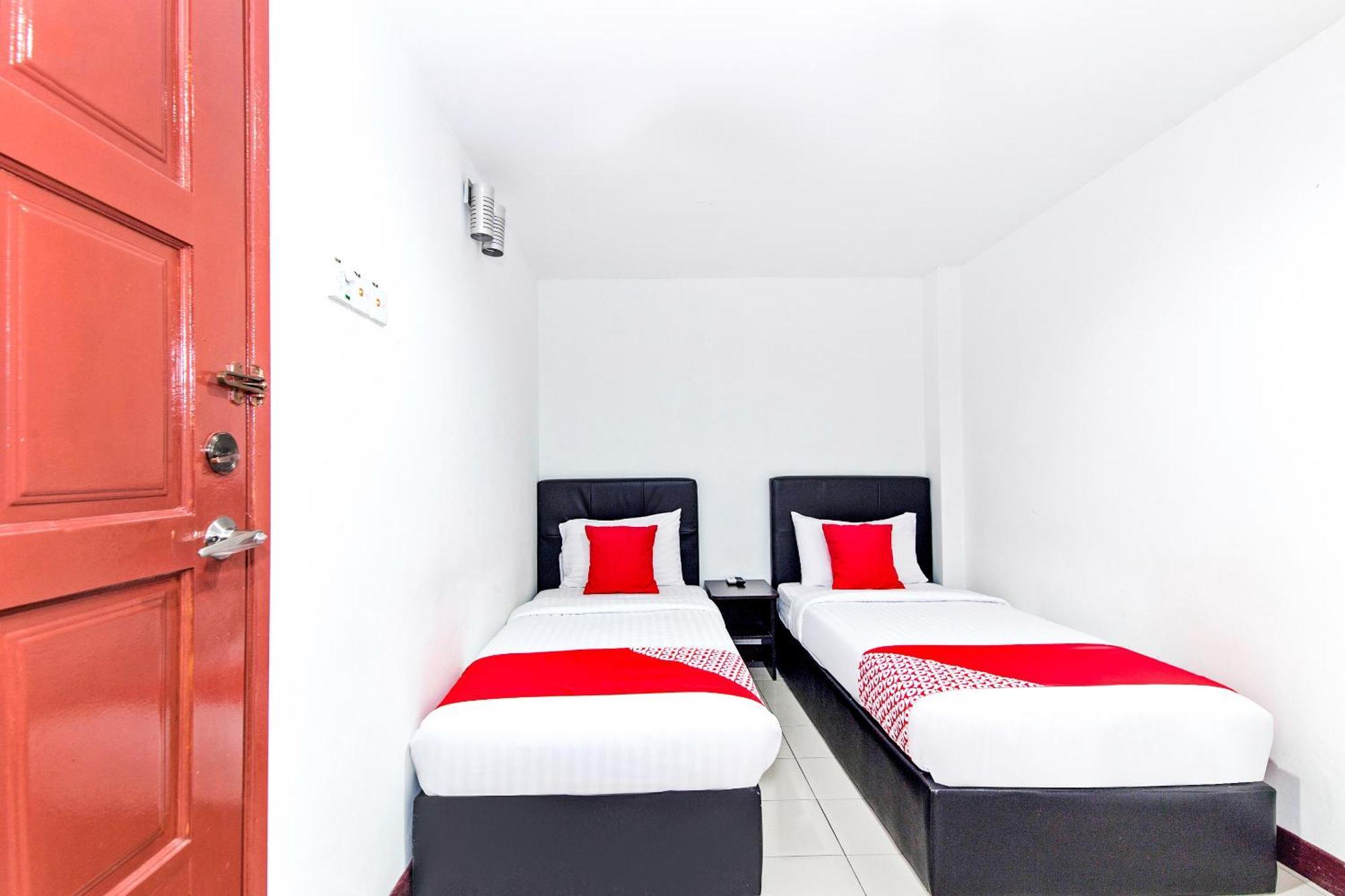 Super Oyo 321 D'elegant Hotel